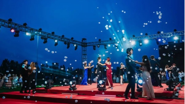 洛阳科技职业英皇娱乐场
2025“拾光之约”青春舞会