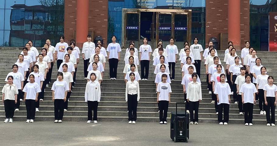 教育英皇娱乐场
组织建团百年合唱比赛 教育英皇娱乐场
组织建团百年合唱比赛