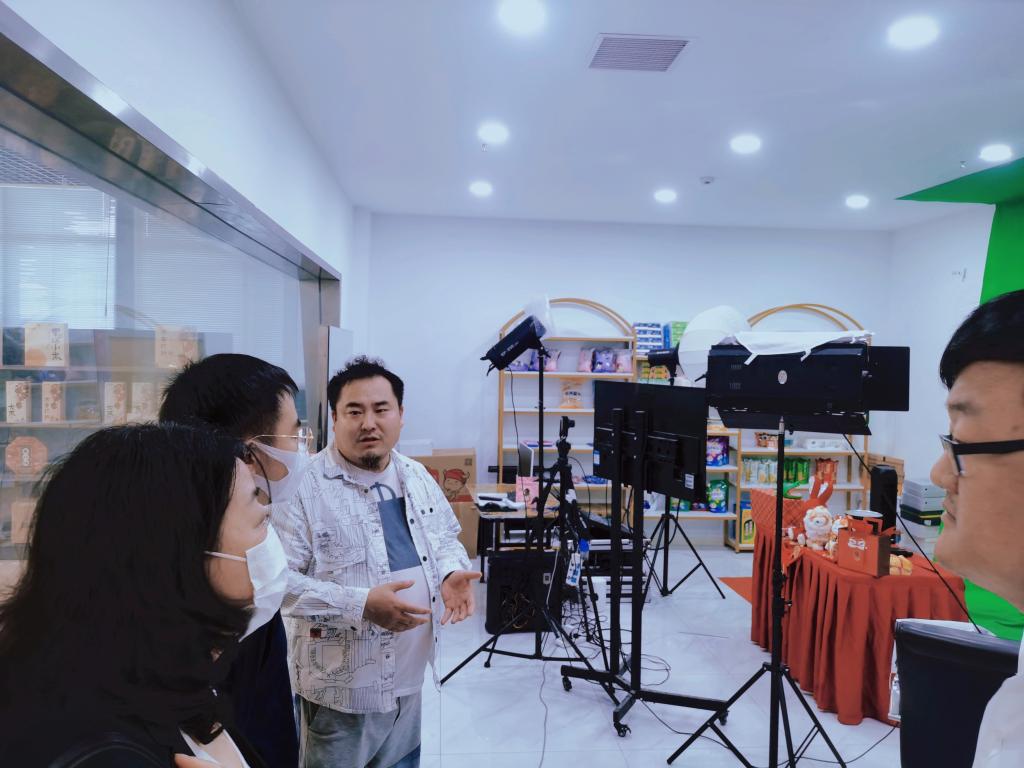 洛科电商王冰院长带队赴洛阳广播电视台考察交流 洛科电商王冰院长带队赴洛阳广播电视台考察交流