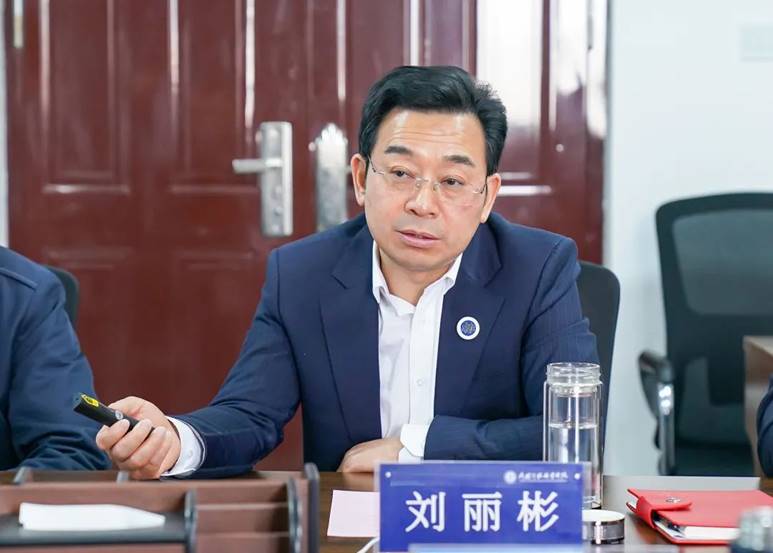 河南省5G应用产教融合联盟理事长刘昱旻莅临英皇娱乐场
调研指导 河南省5G应用产教融合联盟理事长刘昱旻莅临英皇娱乐场
调研指导