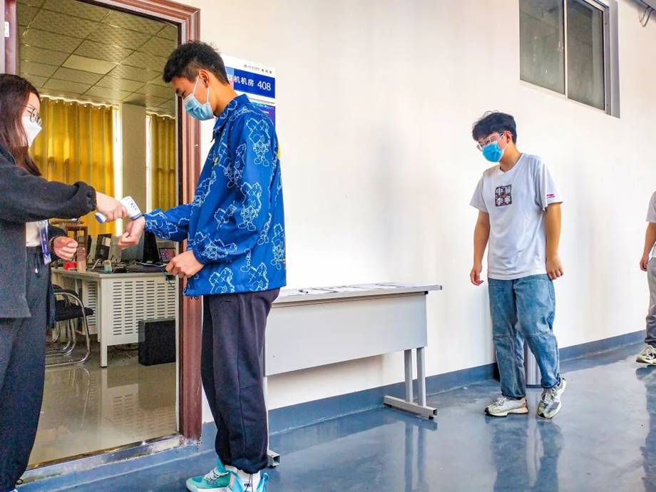 洛阳科技职业英皇娱乐场
成功举办第十三届“蓝桥杯”河南省赛 洛阳科技职业英皇娱乐场
成功举办第十三届“蓝桥杯”河南省赛