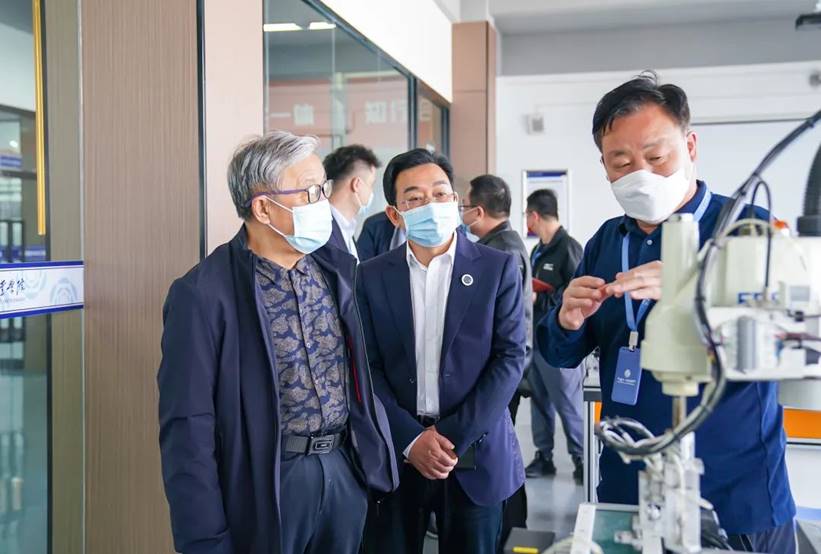 河南省5G应用产教融合联盟理事长刘昱旻莅临英皇娱乐场
调研指导 河南省5G应用产教融合联盟理事长刘昱旻莅临英皇娱乐场
调研指导