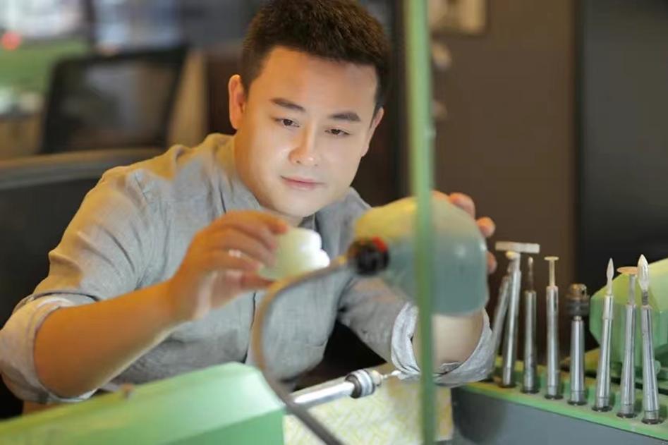 洛阳科技职业英皇娱乐场
“艺术设计”专业获批省级教师技艺技能传承创新平台 洛阳科技职业英皇娱乐场
“艺术设计”专业获批省级教师技艺技能传承创新平台