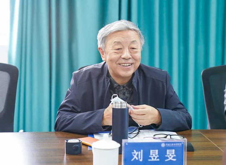 河南省5G应用产教融合联盟理事长刘昱旻莅临英皇娱乐场
调研指导 河南省5G应用产教融合联盟理事长刘昱旻莅临英皇娱乐场
调研指导