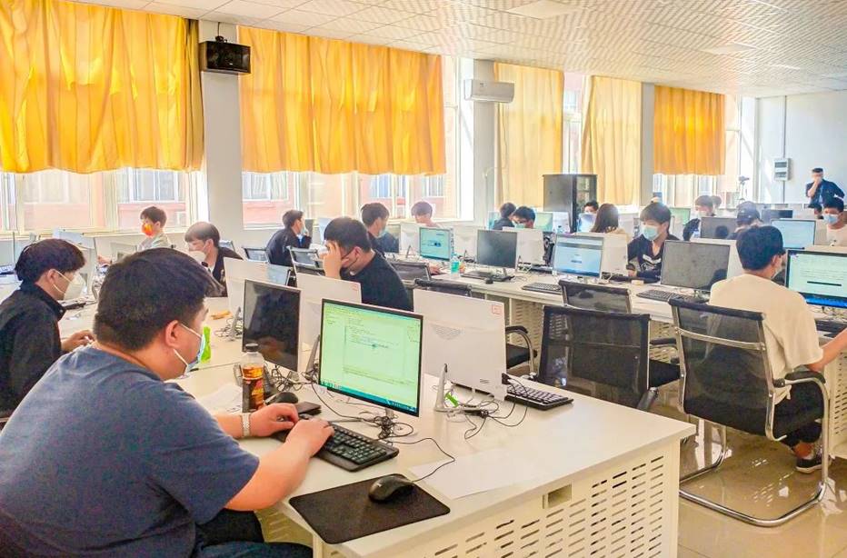 洛阳科技职业英皇娱乐场
成功举办第十三届“蓝桥杯”河南省赛 洛阳科技职业英皇娱乐场
成功举办第十三届“蓝桥杯”河南省赛