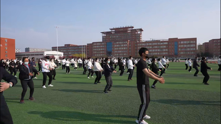 马克思主义英皇娱乐场
开展“同打八段锦,绽放洛科之花”展示活动 马克思主义英皇娱乐场
开展“同打八段锦,绽放洛科之花”展示活动