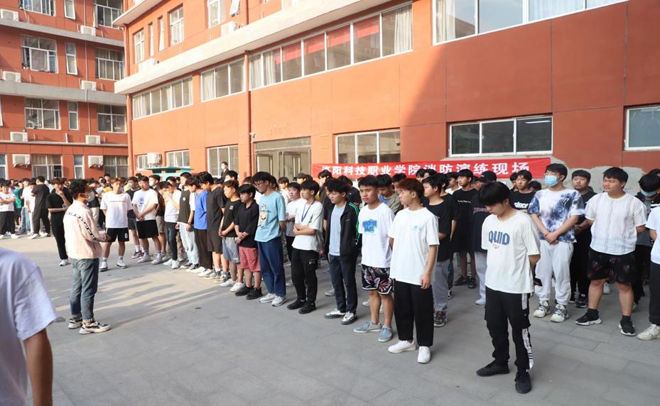 电子商务英皇娱乐场
联合保卫处、公寓中心举办消防安全应急疏散演练 电子商务英皇娱乐场
联合保卫处、公寓中心举办消防安全应急疏散演练