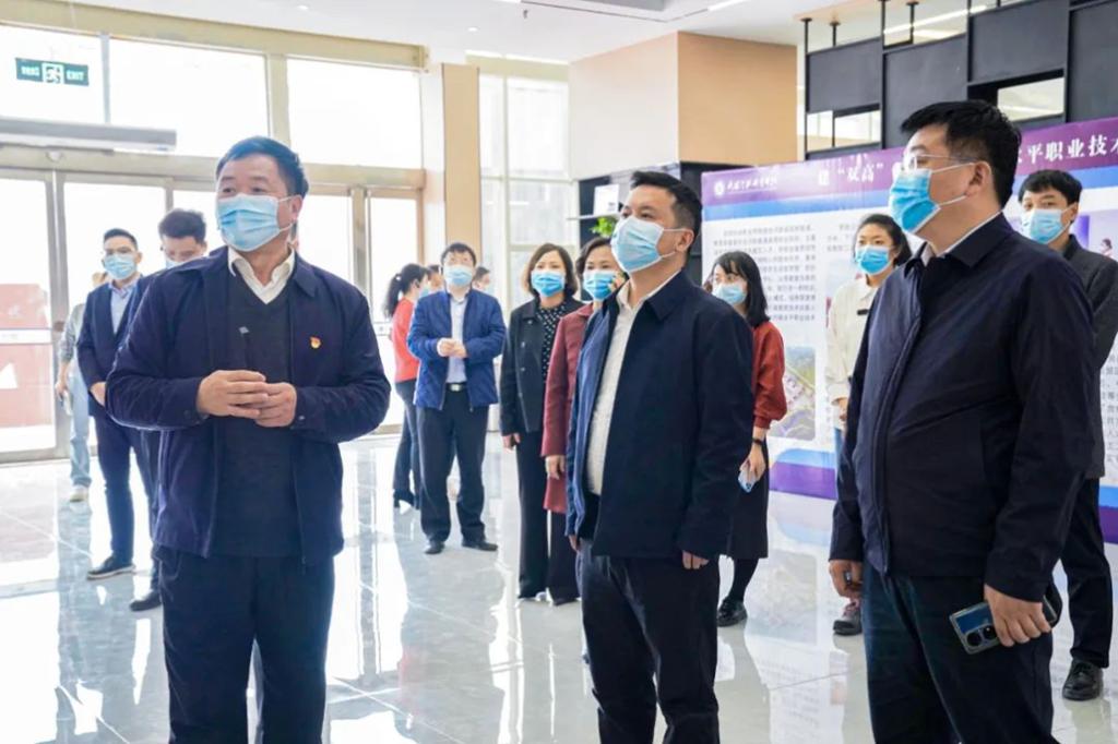 共青团中央评估调研组莅临洛阳科技职业英皇娱乐场
考察调研 共青团中央评估调研组莅临洛阳科技职业英皇娱乐场
考察调研