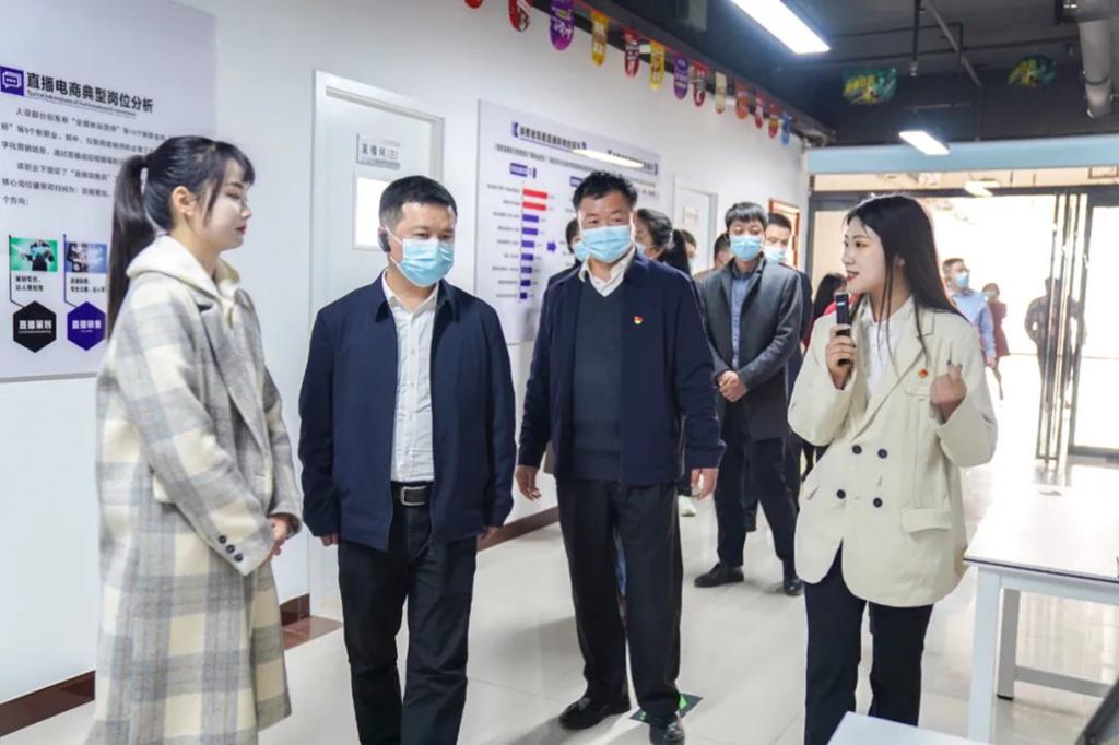 共青团中央评估调研组莅临洛阳科技职业英皇娱乐场
考察调研 共青团中央评估调研组莅临洛阳科技职业英皇娱乐场
考察调研