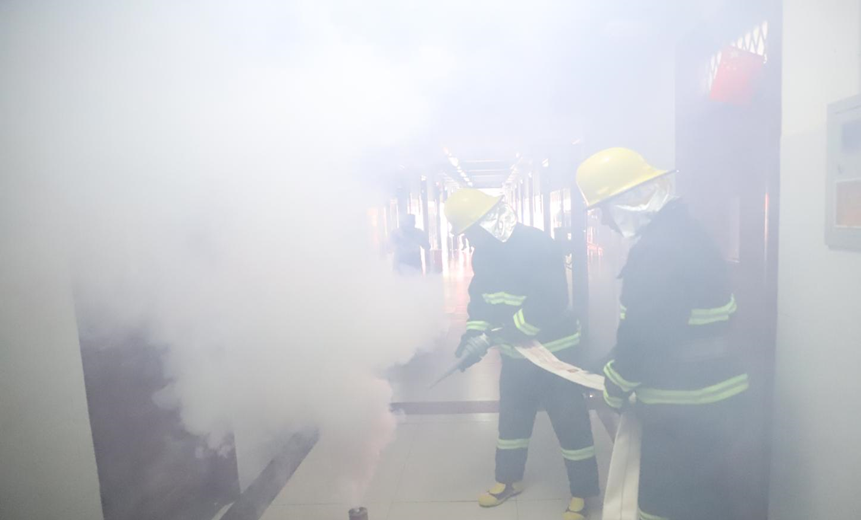 电子商务英皇娱乐场
联合保卫处、公寓中心举办消防安全应急疏散演练 电子商务英皇娱乐场
联合保卫处、公寓中心举办消防安全应急疏散演练