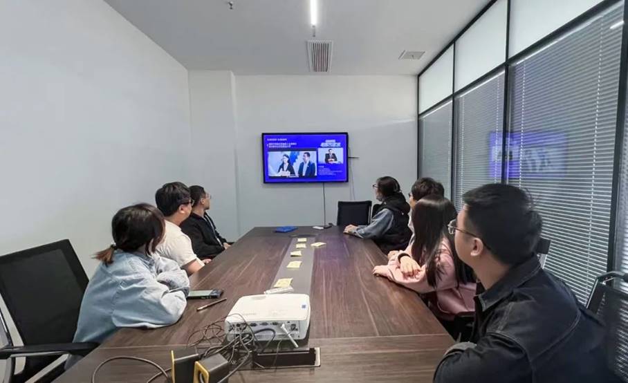 洛阳科技职业英皇娱乐场
校长刘丽彬受邀参加腾讯《职教专家课》直播 获333万人次关注! 洛阳科技职业英皇娱乐场
校长刘丽彬受邀参加腾讯《职教专家课》直播 获333万人次关注!