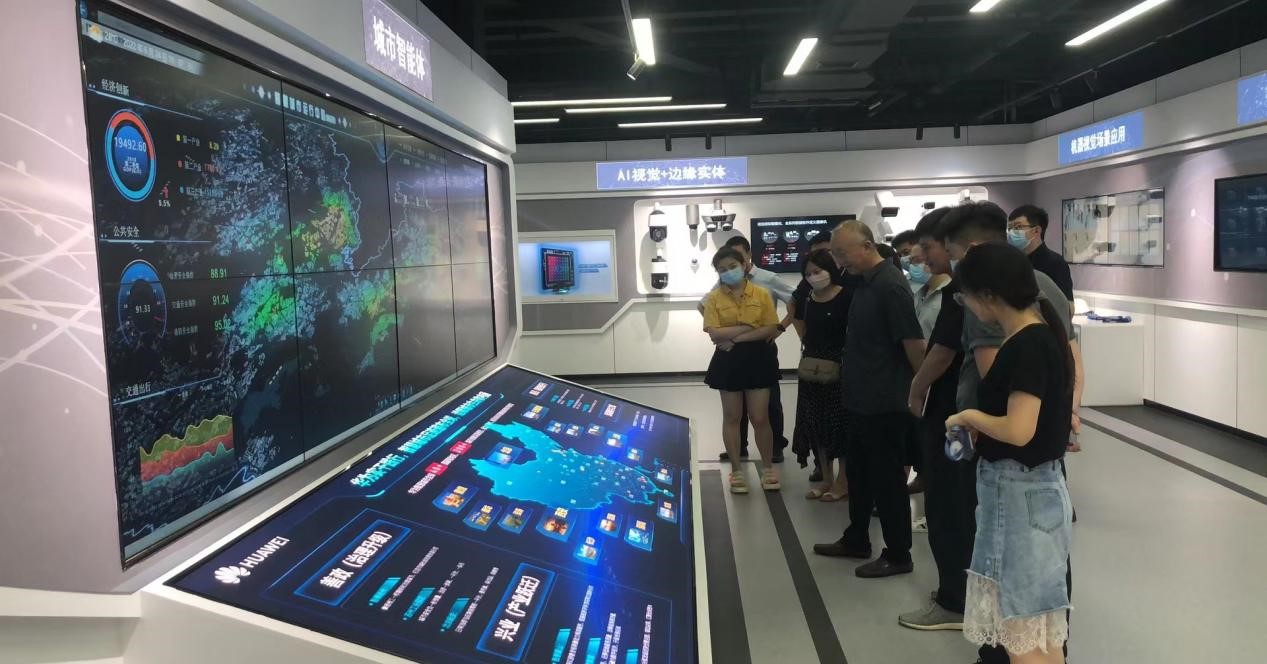 信息与数字工程英皇娱乐场
赴华为洛阳新基建基地考察交流 信息与数字工程英皇娱乐场
赴华为洛阳新基建基地考察交流