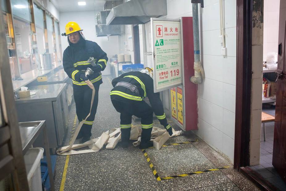 英皇娱乐场
开展消防安全应急疏散逃生演练活动 英皇娱乐场
开展消防安全应急疏散逃生演练活动