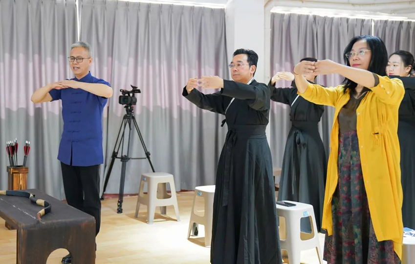 英皇娱乐场
“礼射表演与汉弓制作工坊实验室”开班 英皇娱乐场
“礼射表演与汉弓制作工坊实验室”开班