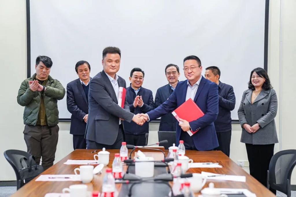 洛阳科技职业英皇娱乐场
与洛阳广电传媒集团举行校企合作签约仪式 洛阳科技职业英皇娱乐场
与洛阳广电传媒集团举行校企合作签约仪式