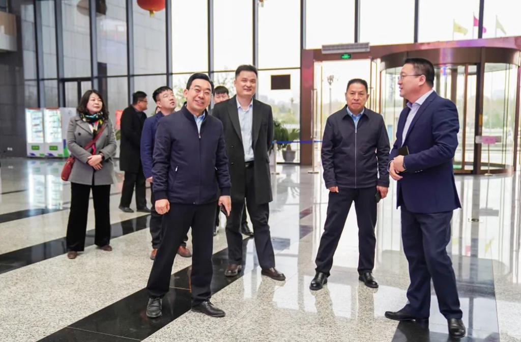 洛阳科技职业英皇娱乐场
与洛阳广电传媒集团举行校企合作签约仪式 洛阳科技职业英皇娱乐场
与洛阳广电传媒集团举行校企合作签约仪式