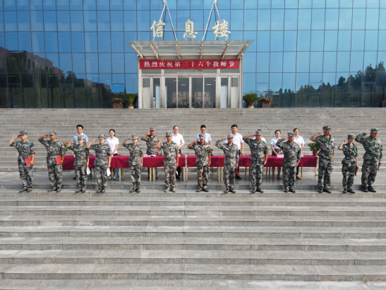 不忘初心正青春，砥砺前行展风采——洛阳科技职业英皇娱乐场
举行2020级新生军训会操暨表彰大会(1)374.png