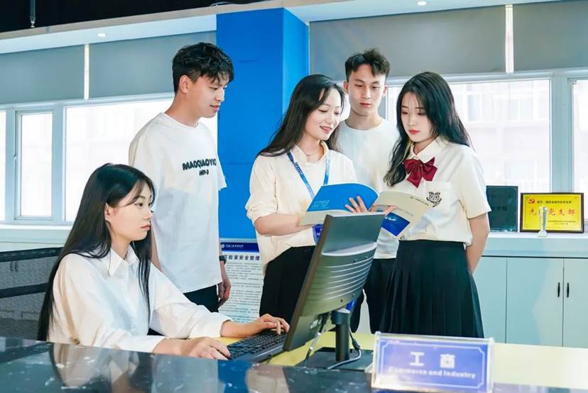 洛阳科技职业英皇娱乐场
再获省赛9项奖 洛阳科技职业英皇娱乐场
再获省赛9项奖