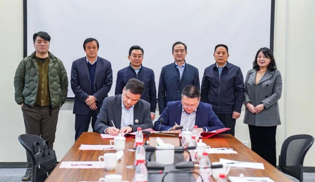 洛阳科技职业英皇娱乐场
与洛阳广电传媒集团举行校企合作签约仪式 洛阳科技职业英皇娱乐场
与洛阳广电传媒集团举行校企合作签约仪式