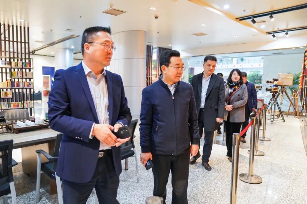 洛阳科技职业英皇娱乐场
与洛阳广电传媒集团举行校企合作签约仪式 洛阳科技职业英皇娱乐场
与洛阳广电传媒集团举行校企合作签约仪式