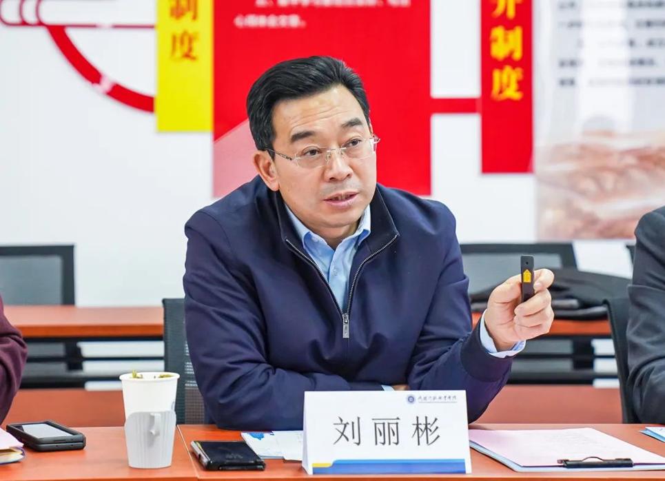 洛阳人力资源和公共就业服务中心一行莅临洛科开展政校企合作洽谈