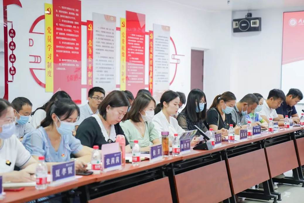 “七一”表彰座谈会 “七一”表彰座谈会