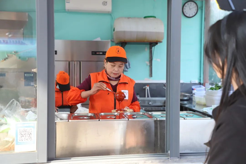 锦鲤第二站：校园美食街