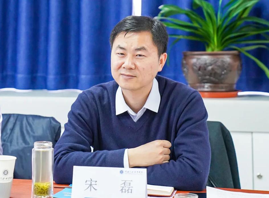 洛阳人力资源和公共就业服务中心一行莅临洛科开展政校企合作洽谈