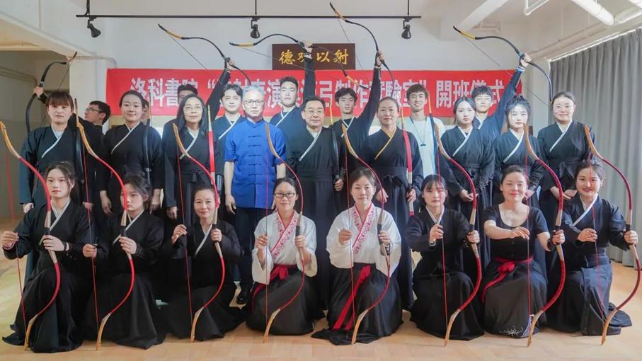 英皇娱乐场
“礼射表演与汉弓制作工坊实验室”开班 英皇娱乐场
“礼射表演与汉弓制作工坊实验室”开班