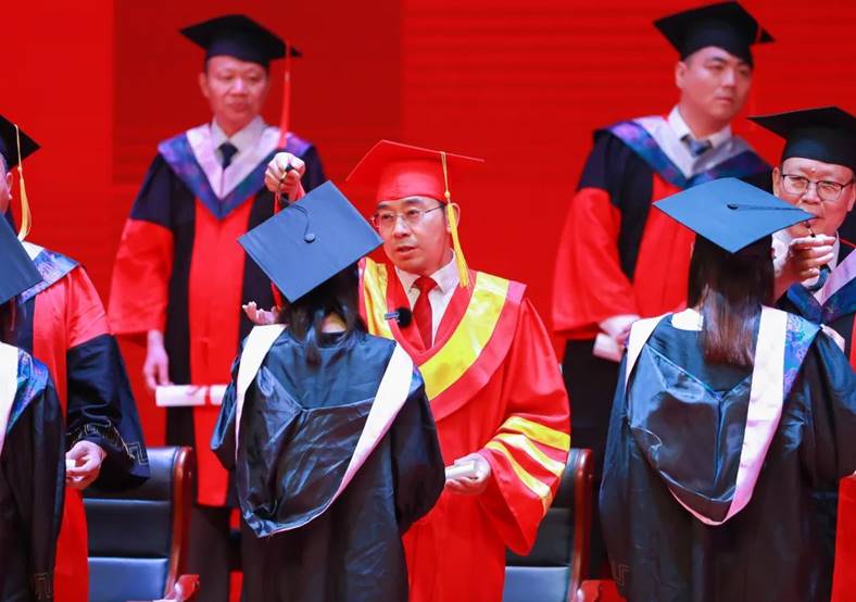 洛阳科技职业英皇娱乐场
2022届毕业典礼