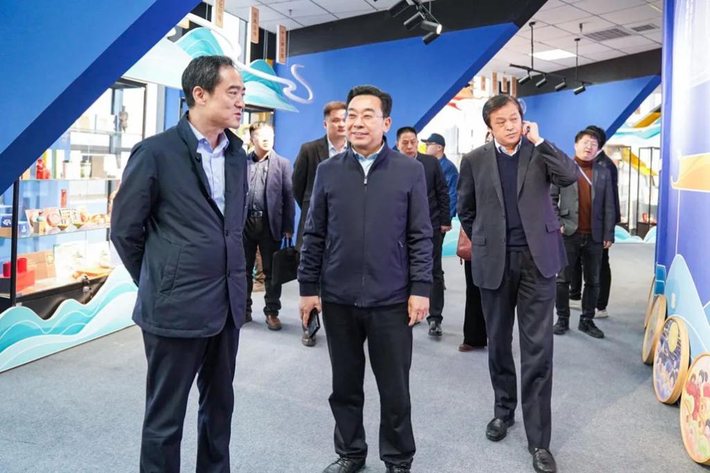 洛阳科技职业英皇娱乐场
与洛阳广电传媒集团举行校企合作签约仪式 洛阳科技职业英皇娱乐场
与洛阳广电传媒集团举行校企合作签约仪式