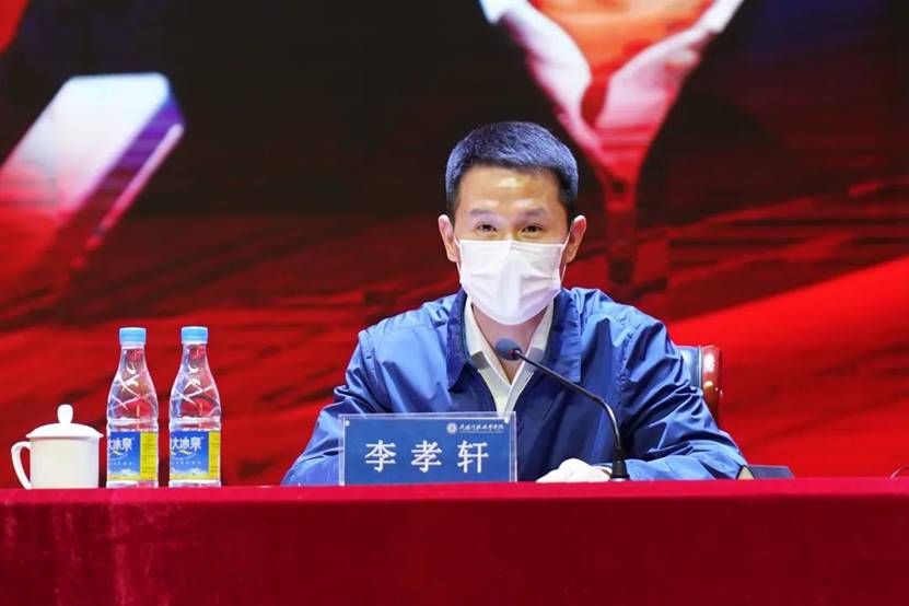 矢志不渝跟党走、携手奋进新时代